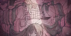 ピンクの枕。ふわふわのクッションに囲まれて、三つ編みの少女が眠っている。